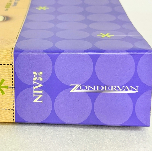 True Images Bible for Teen Girls NIV Zundervan Co - Picture 2 of 7